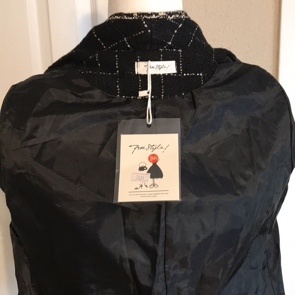 Pearl Button Blazer - Picture 4 of 4